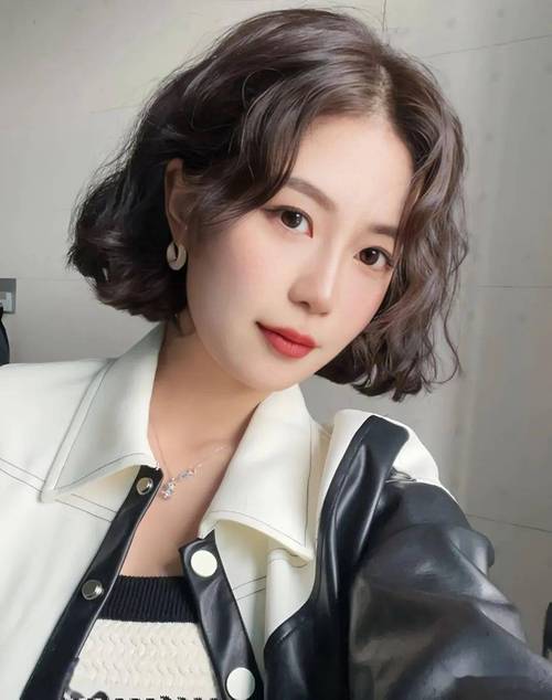 短卷发发型图片 短卷发发型图片欣赏