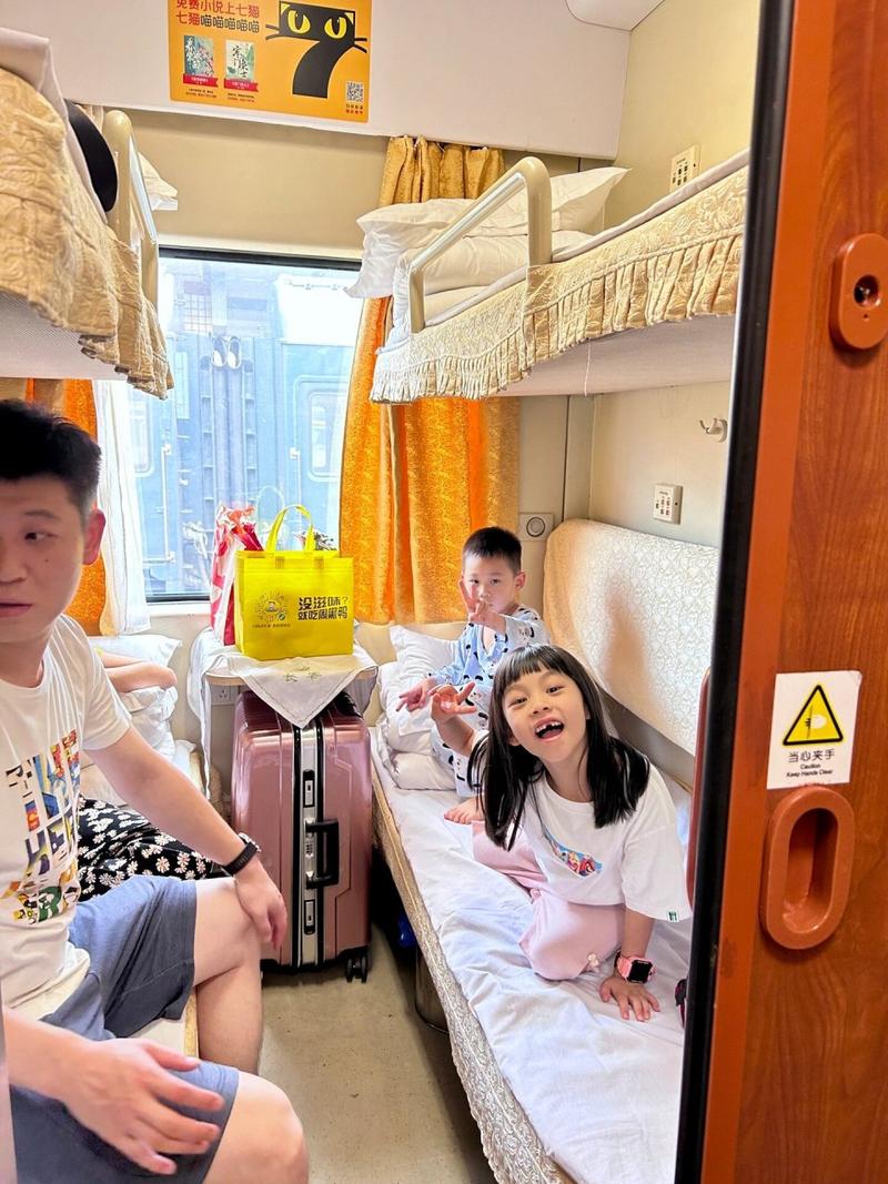 火车软卧四个人能买到一个包间吗